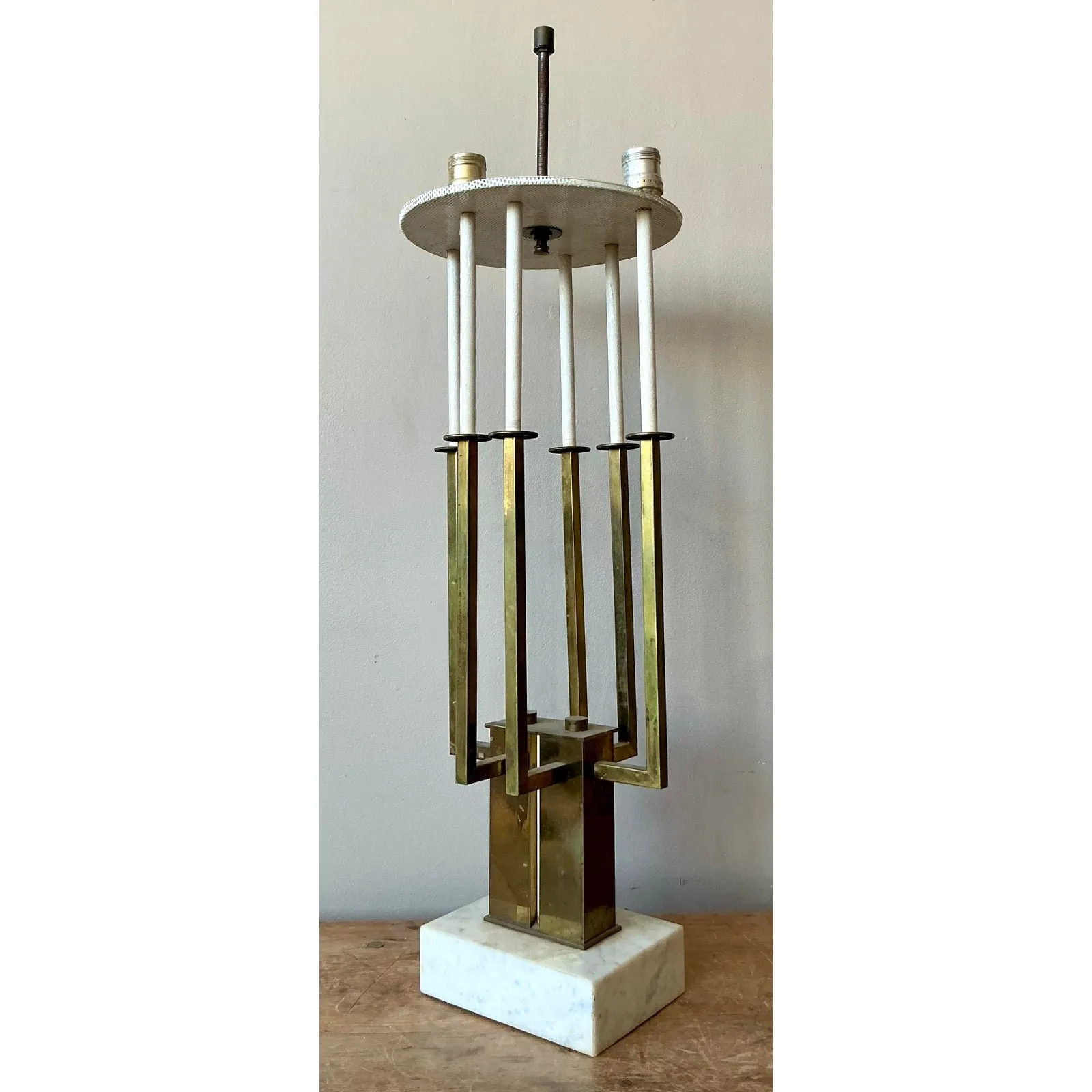Vintage MCM Brass Candelabra Lamp After Tommi Parzinger — additional photo 3