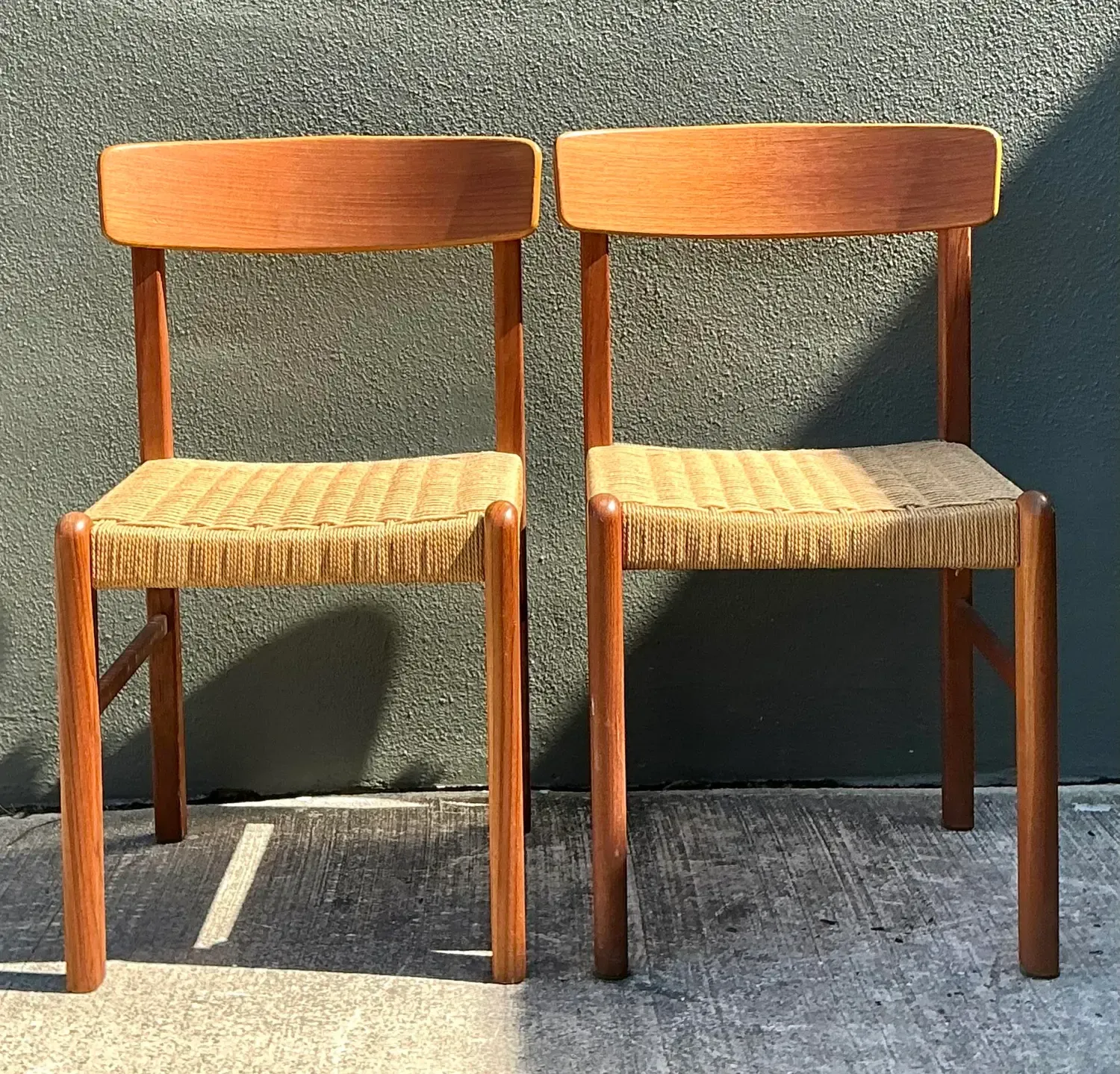 Vintage MCM Danish Woven Jute Seat Chairs - A Pair — additional photo 2