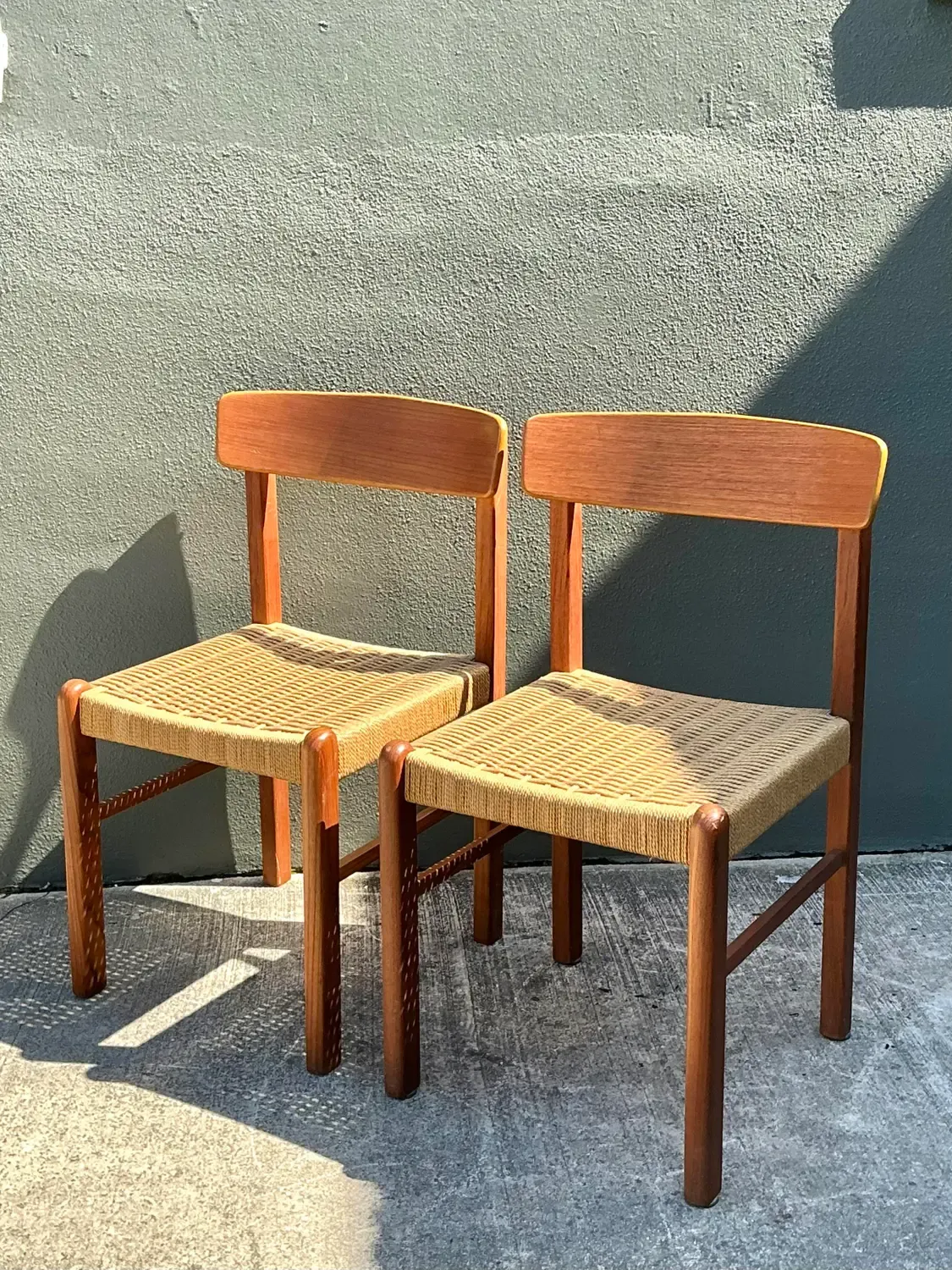 Vintage MCM Danish Woven Jute Seat Chairs - A Pair — additional photo 3