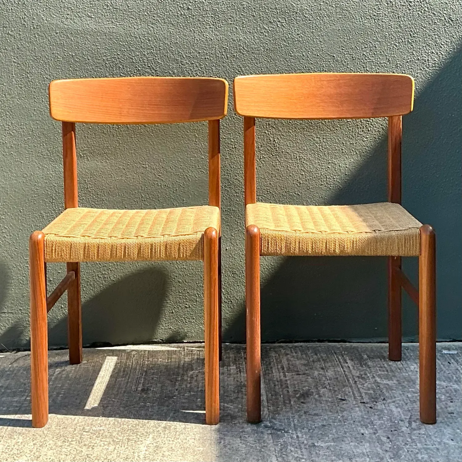 Vintage MCM Danish Woven Jute Seat Chairs - A Pair — additional photo 4