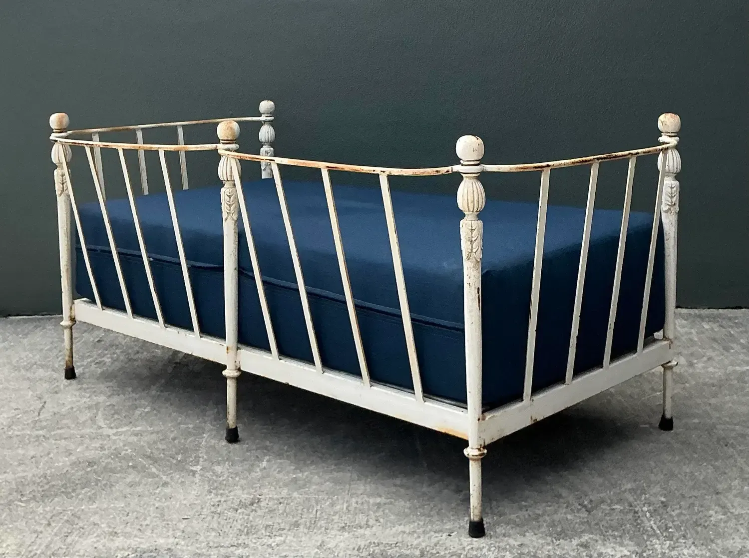 Vintage Michael Taylor “Montecito” Wrought Iron Loveseat — additional photo 8