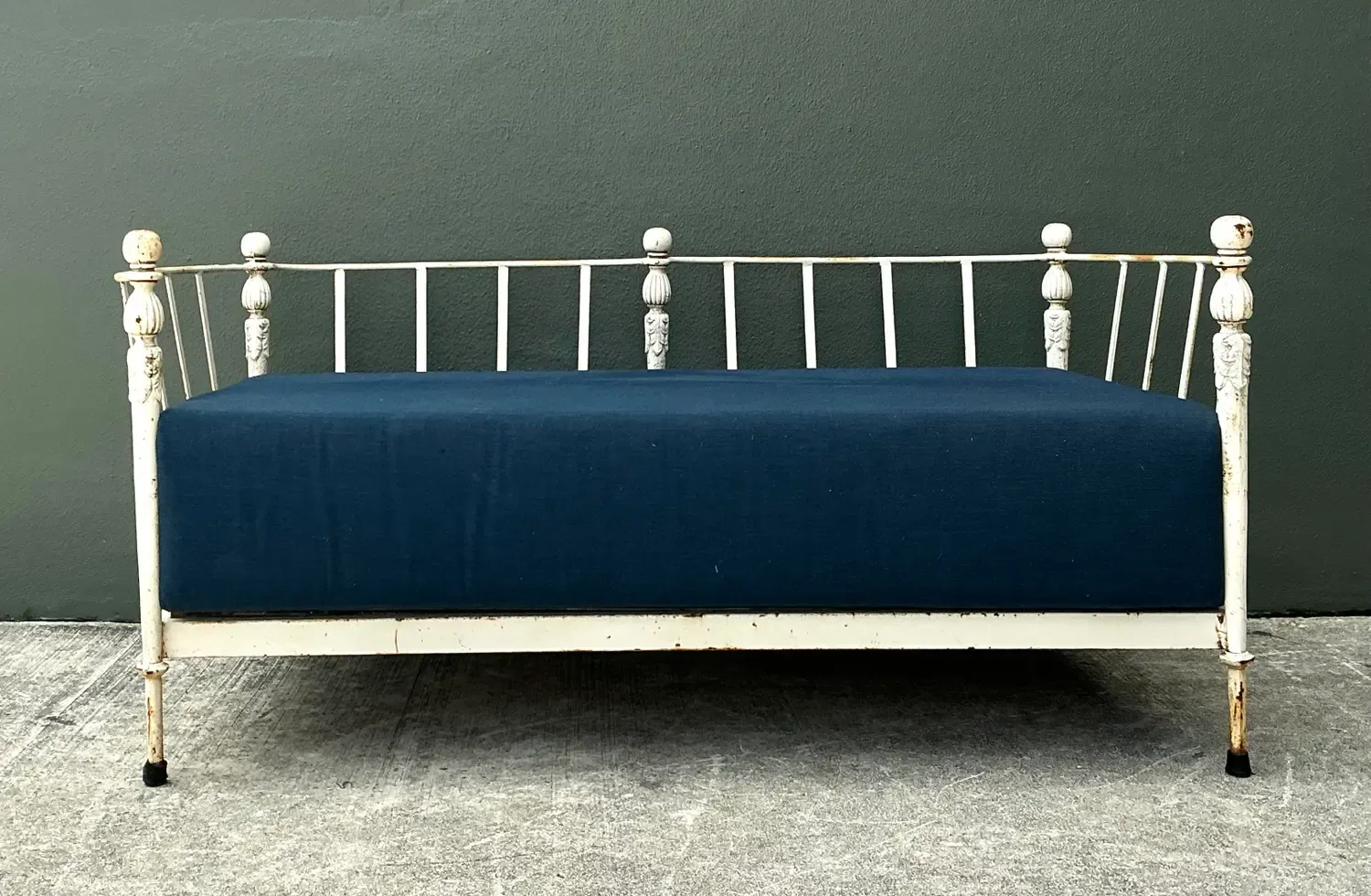 Vintage Michael Taylor “Montecito” Wrought Iron Loveseat — additional photo 5