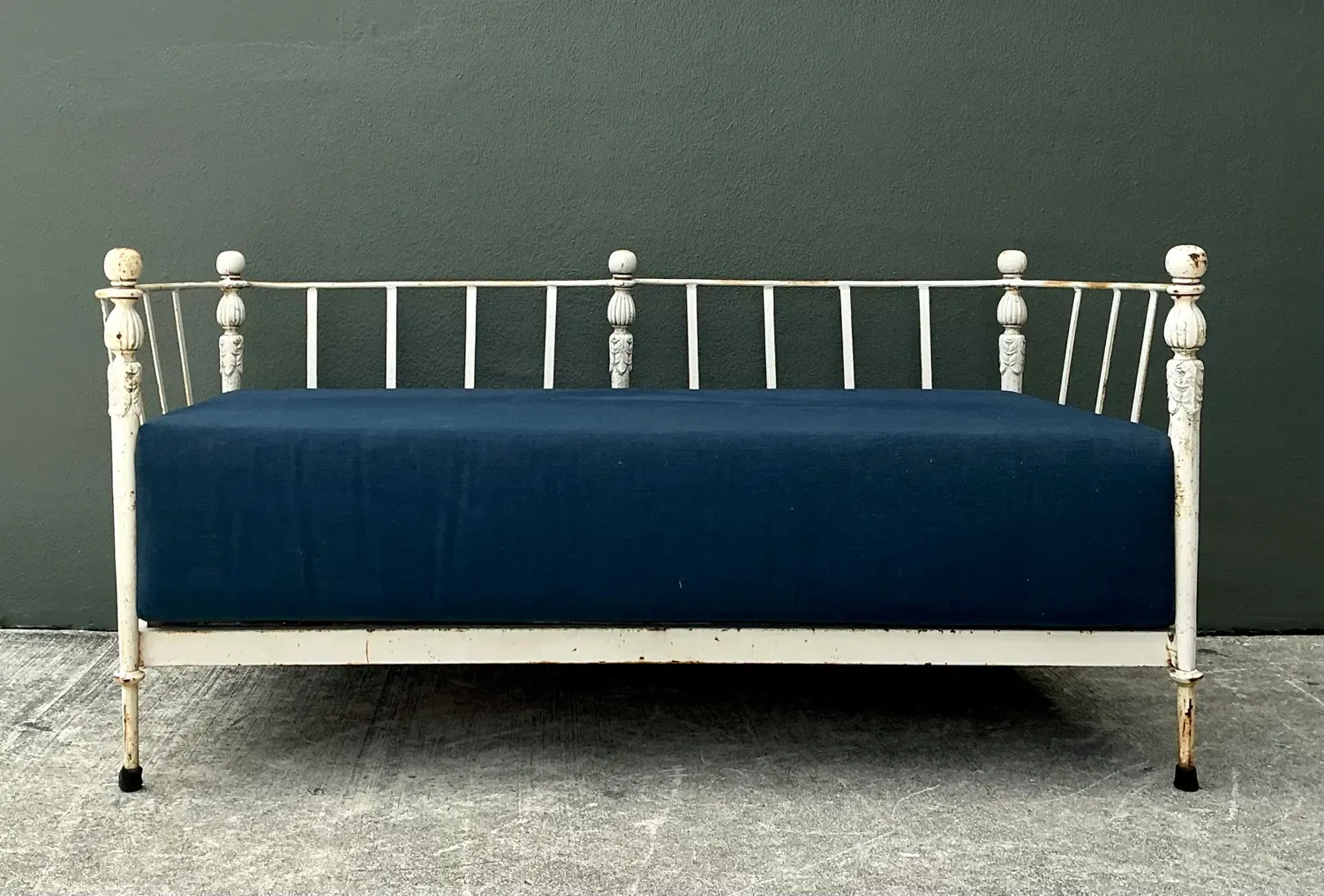 Vintage Michael Taylor “Montecito” Wrought Iron Loveseat — additional photo 4