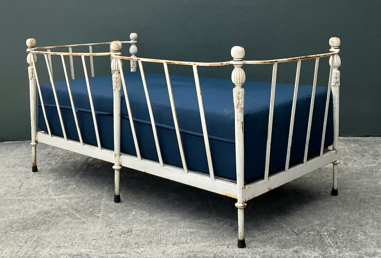 Vintage Michael Taylor “Montecito” Wrought Iron Loveseat — additional photo 7