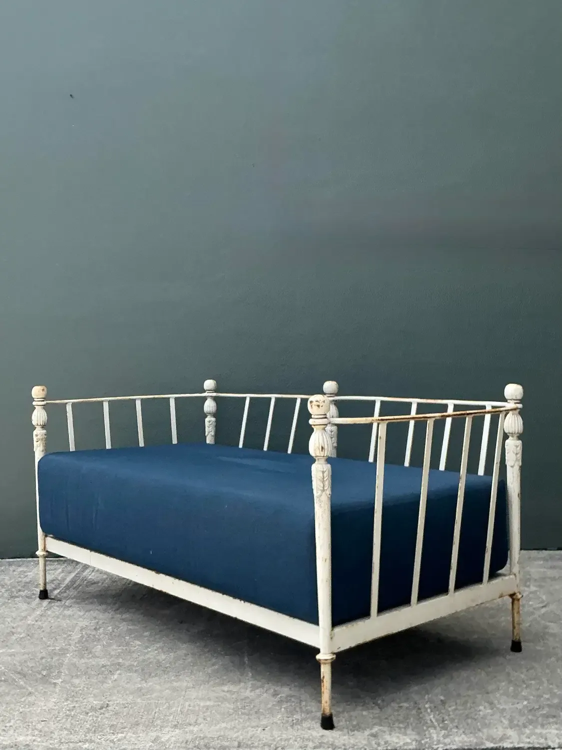 Vintage Michael Taylor “Montecito” Wrought Iron Loveseat — additional photo 3