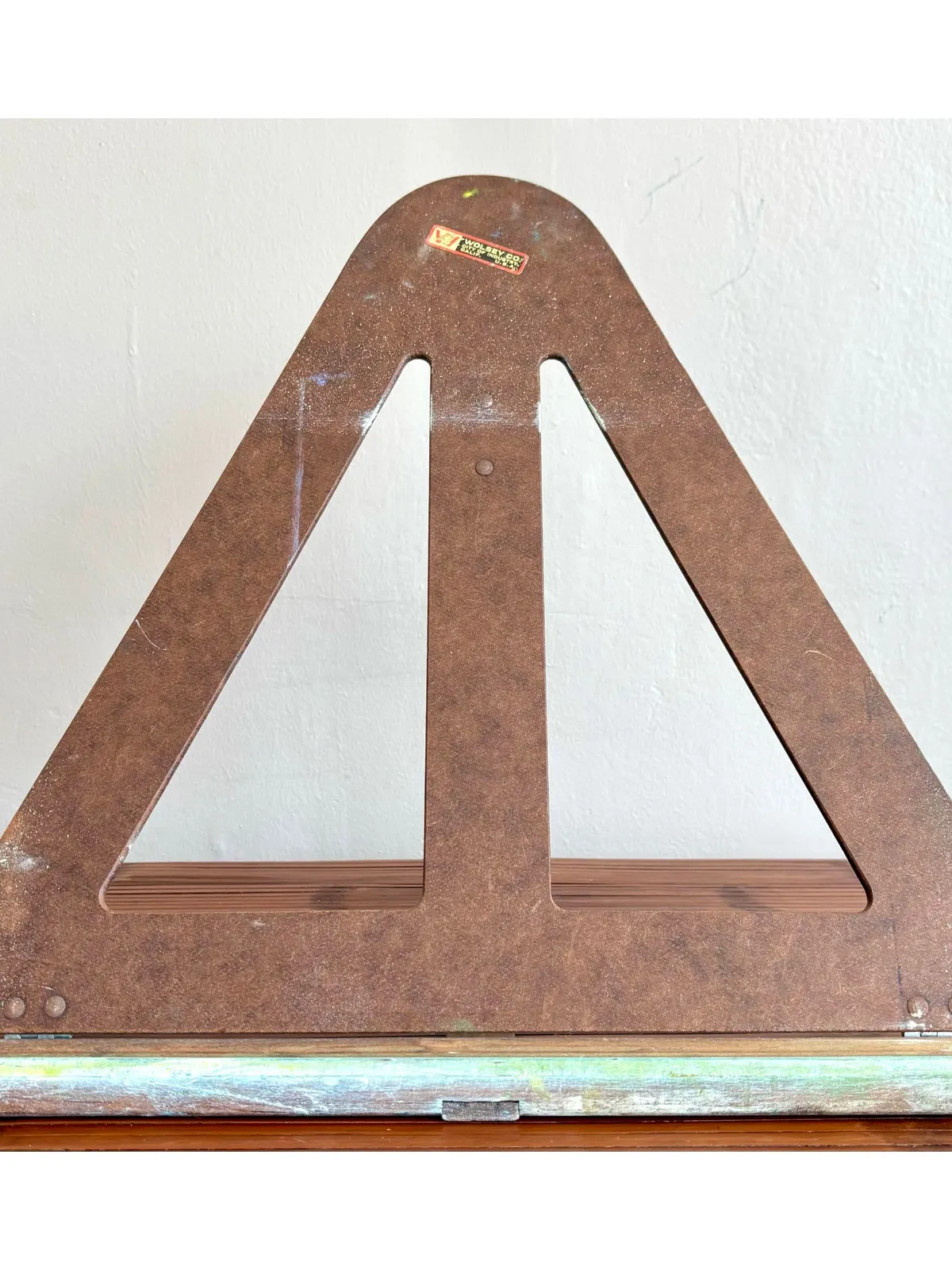 Vintage Mid-Century Modern Wolsey Masonite Table Top Easel - Close-up view