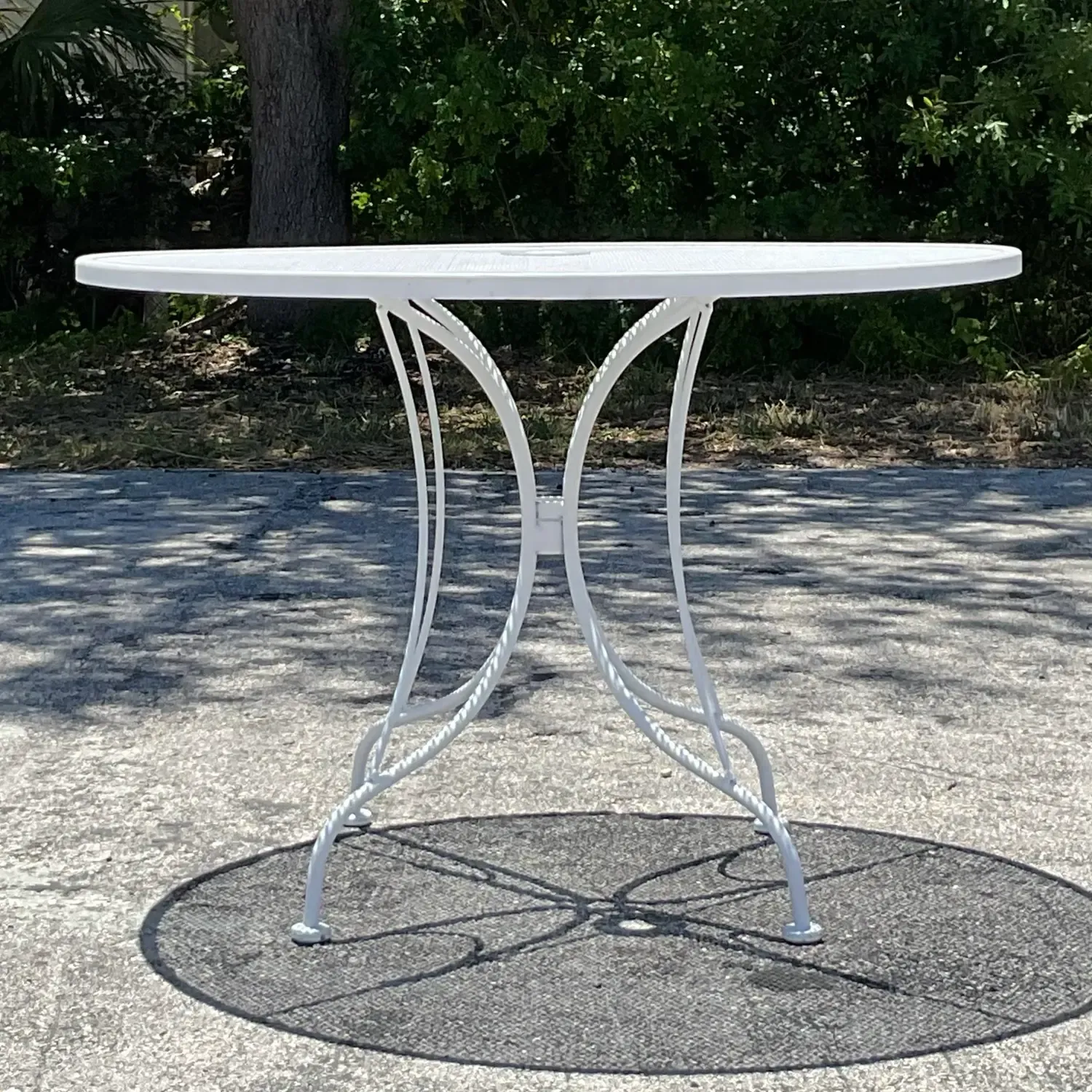 Vintage Mid-Century Modern Wrought Iron Outdoor Dining Set of 5 — additional photo 4