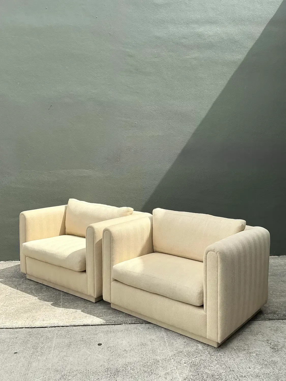 Vintage Monumental Lounge Chairs After Charles Pfister for Knoll — additional photo 4