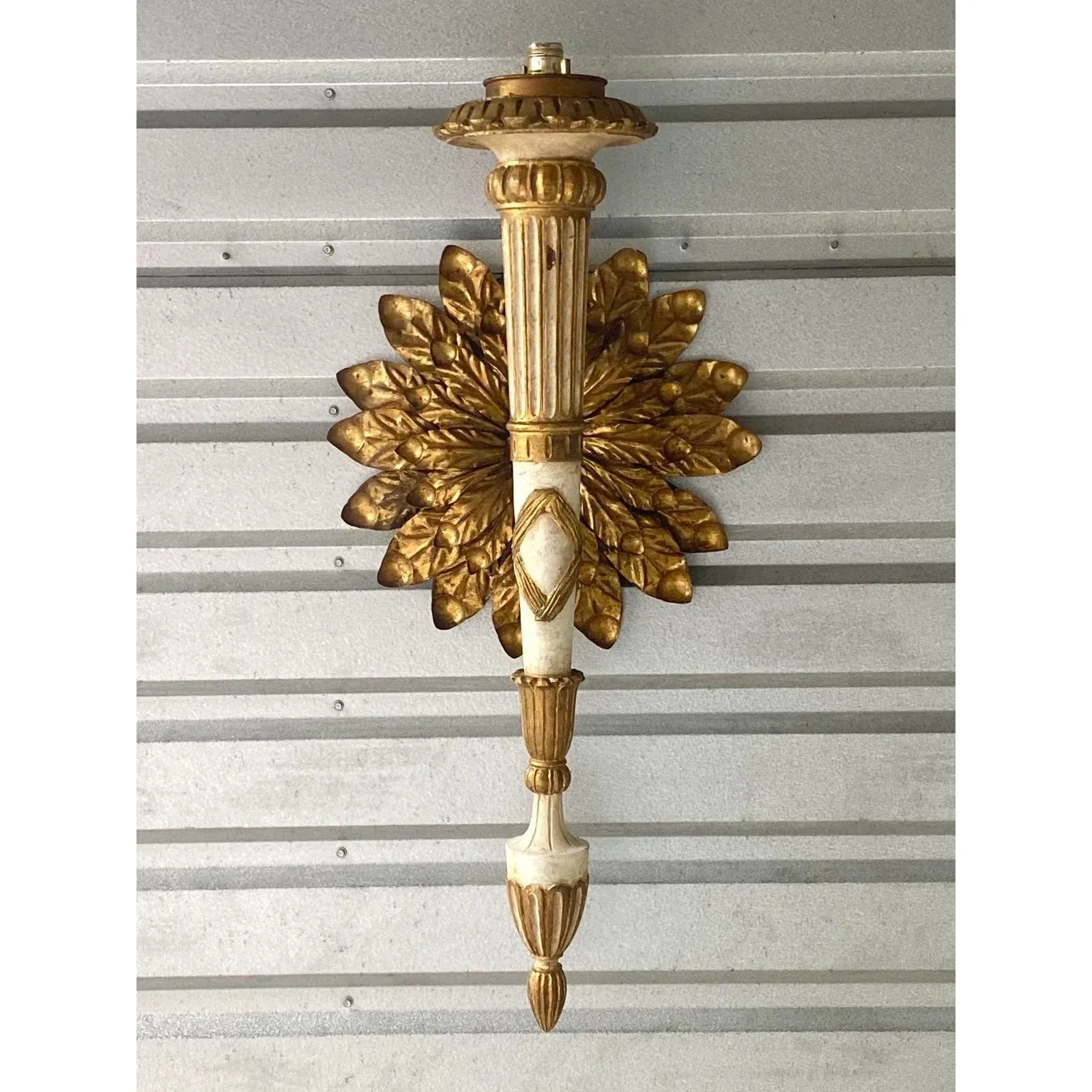 Vintage Neoclassical Gilt Flower Wall Lamp — additional photo 4