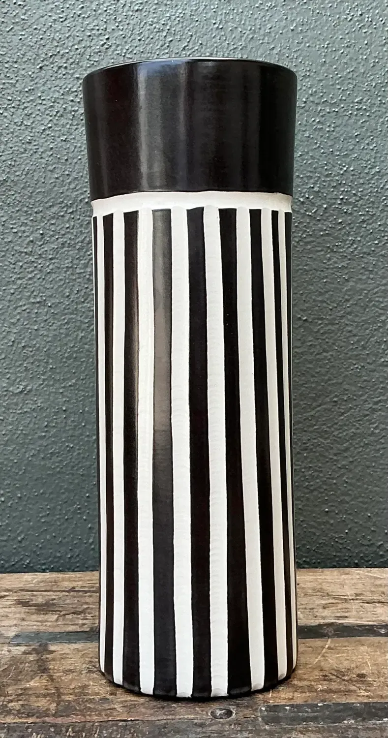 Vintage Original Graphic Black and White Glazed Ceramic Vase — additional photo 4