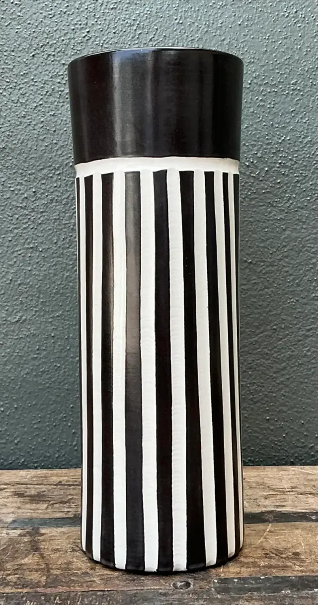 Vintage Original Graphic Black and White Glazed Ceramic Vase — additional photo 4