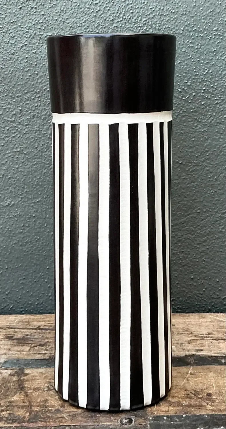 Vintage Original Graphic Black and White Glazed Ceramic Vase — additional photo 5