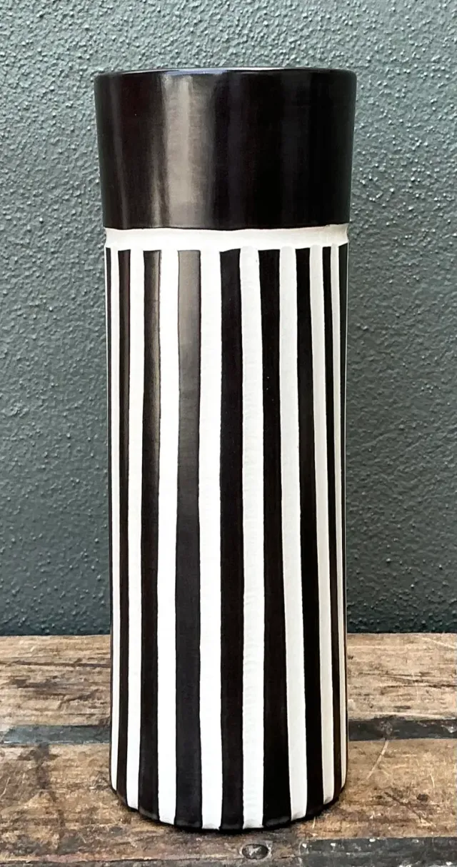 Vintage Original Graphic Black and White Glazed Ceramic Vase — additional photo 5