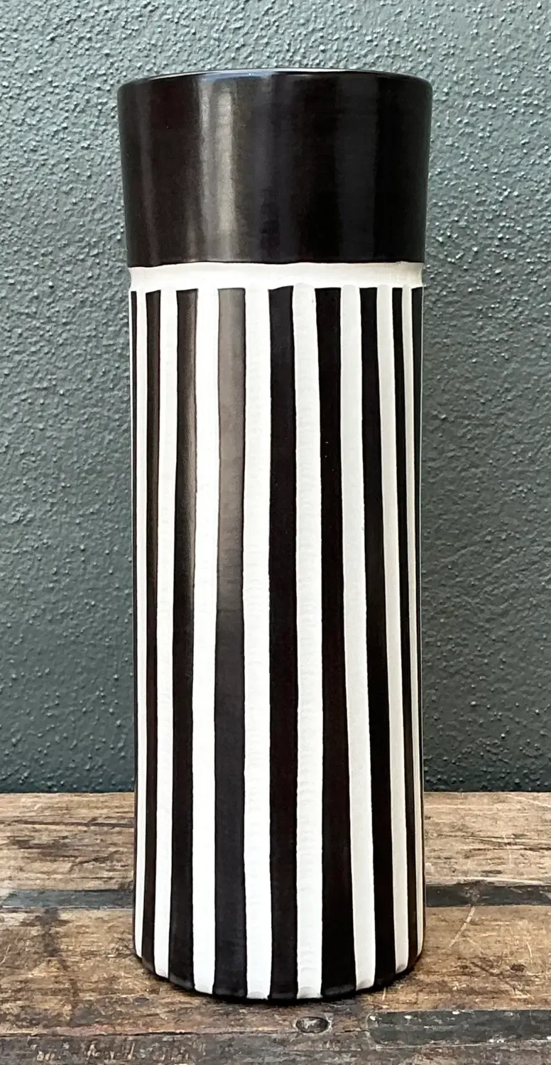 Vintage Original Graphic Black and White Glazed Ceramic Vase — additional photo 6