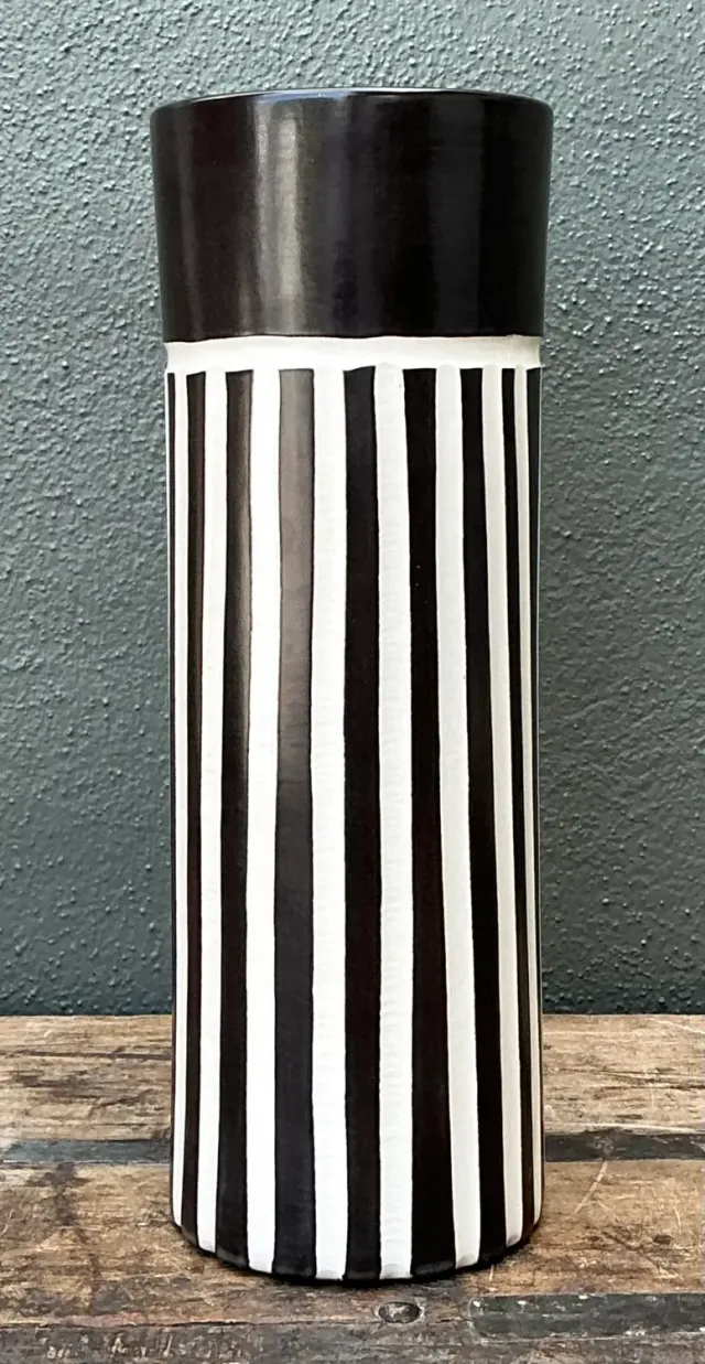 Vintage Original Graphic Black and White Glazed Ceramic Vase — additional photo 6