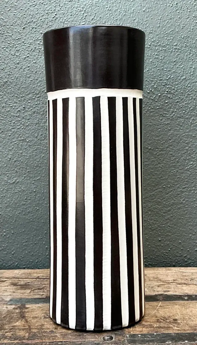 Vintage Original Graphic Black and White Glazed Ceramic Vase — additional photo 8