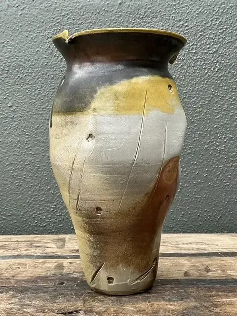 Vintage Original Studio Pottery Skull Vase — additional photo 1