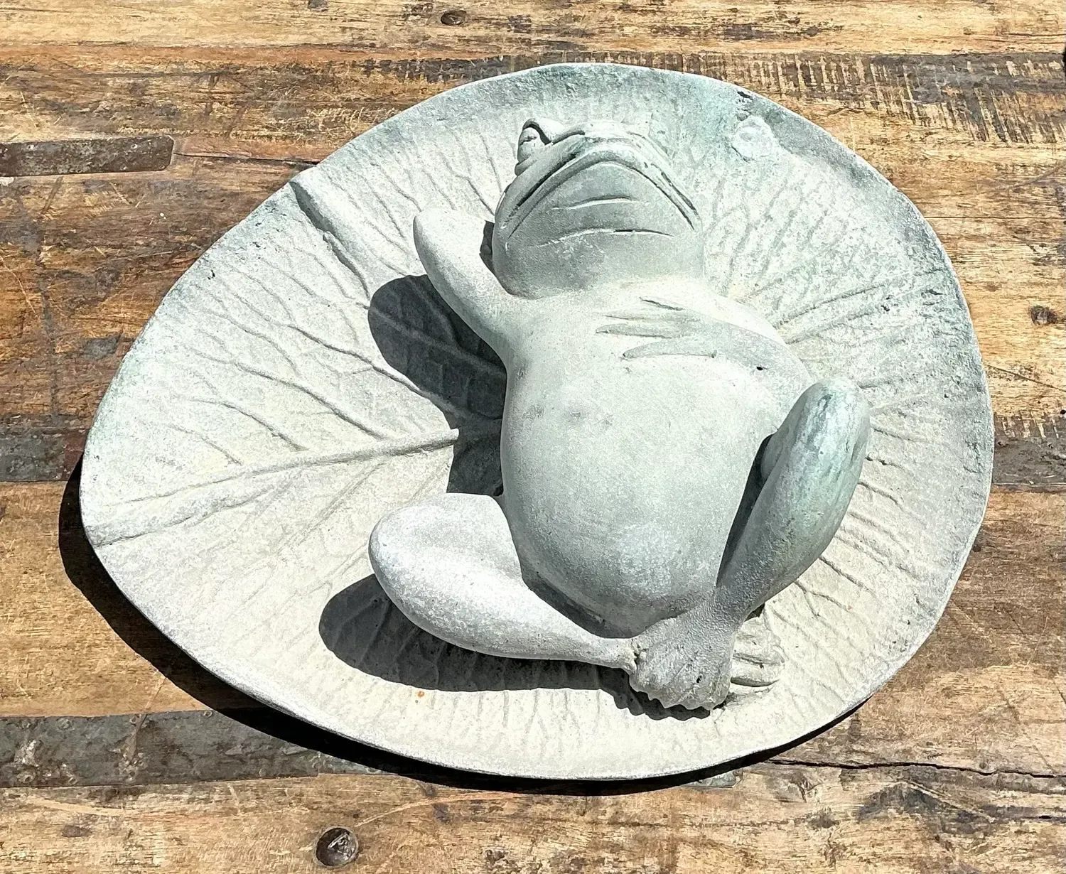Vintage Patinated Frog on Lilypad Garden Ornament — additional photo 8