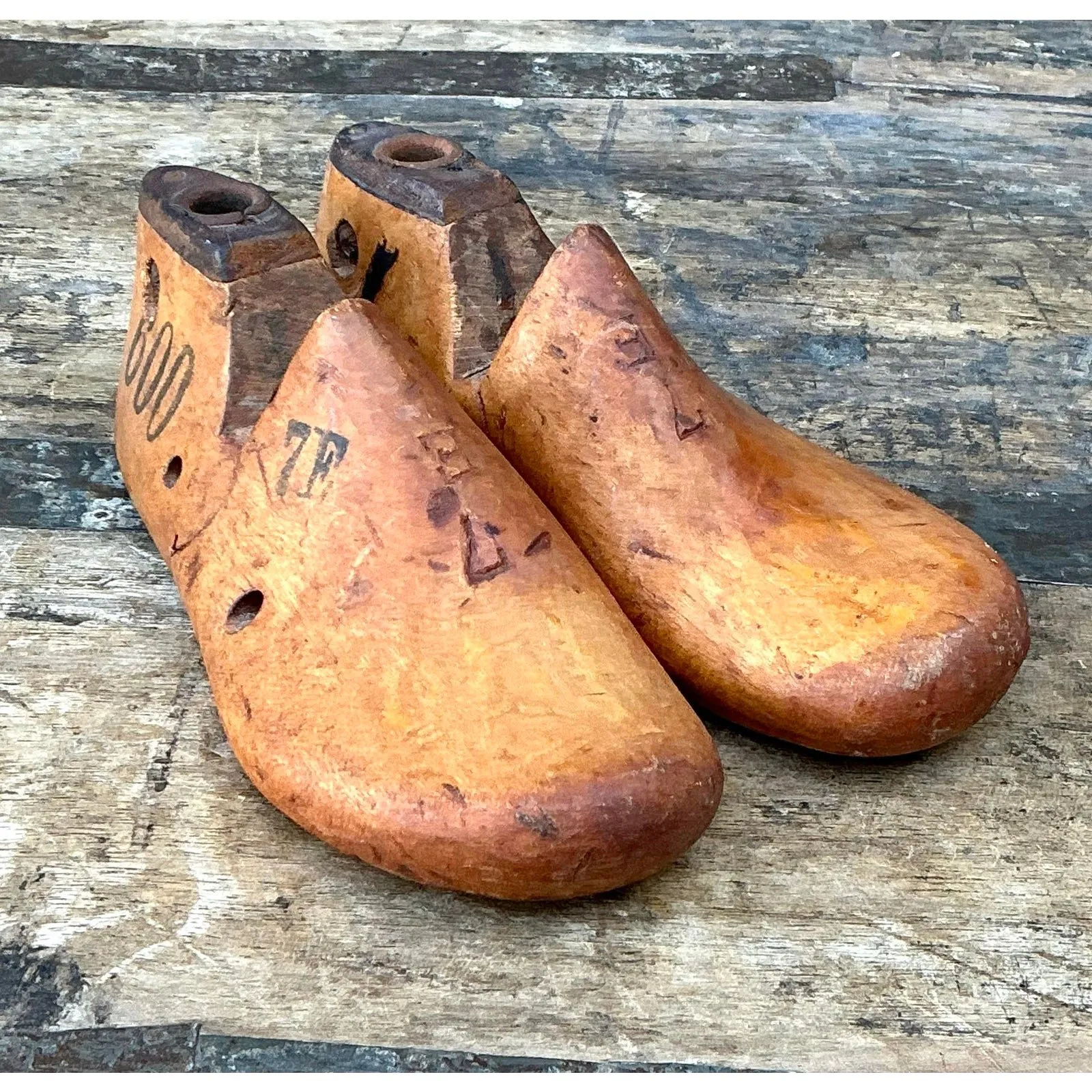 Vintage Patinated Show Lasts - Set of 2 — additional photo 2