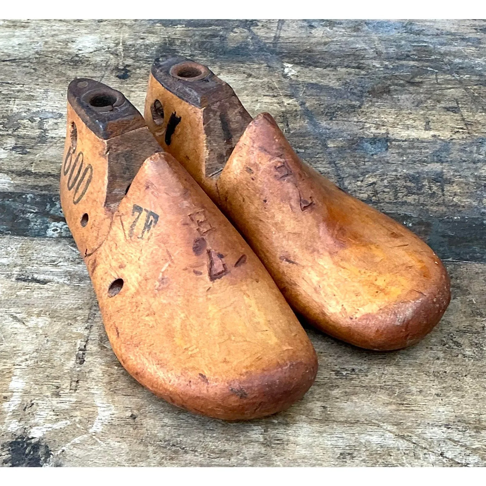 Vintage Patinated Show Lasts - Set of 2 — additional photo 3