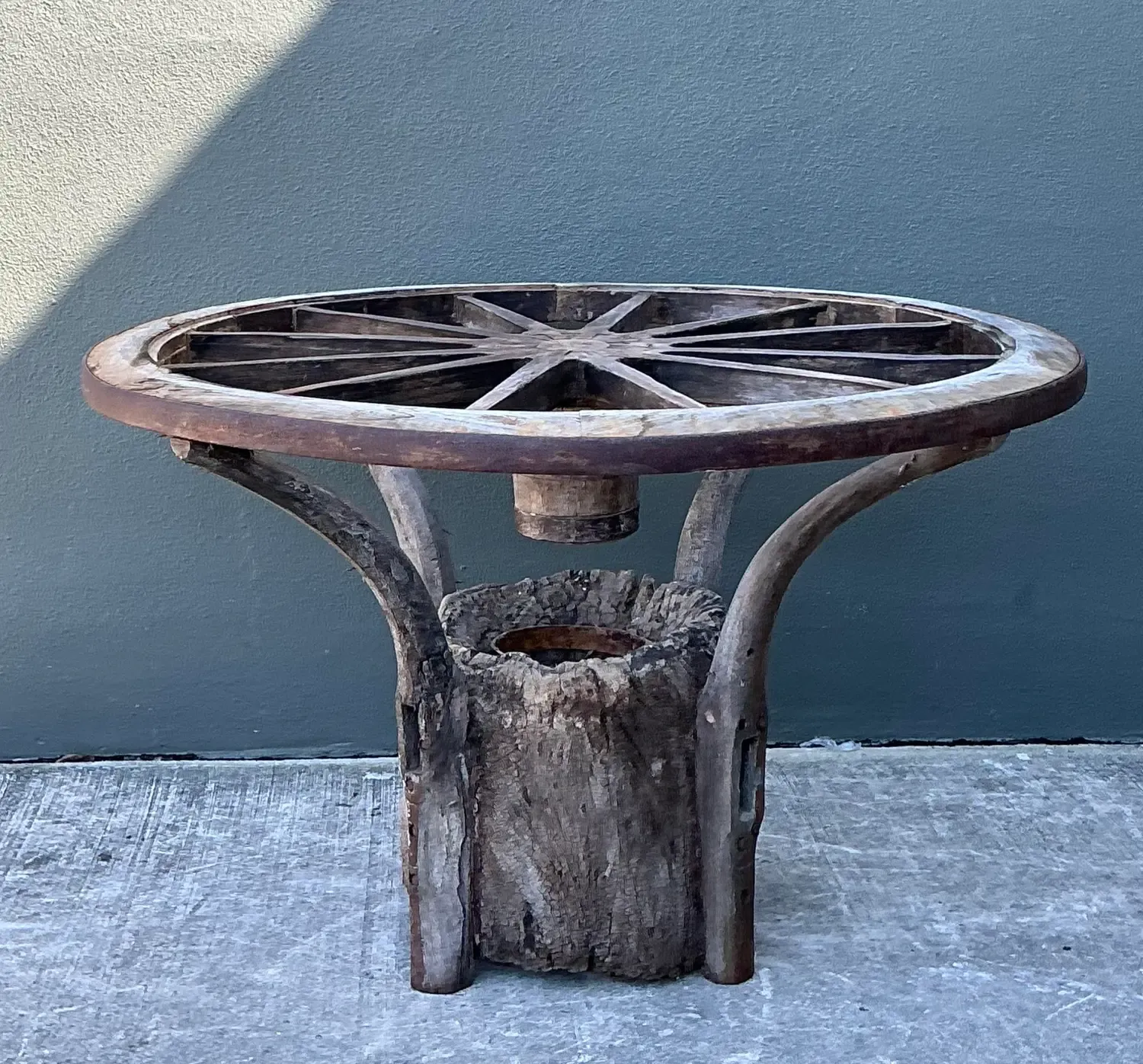 Vintage Primitive Wagon Wheel Dining Table Pedestal — additional photo 2