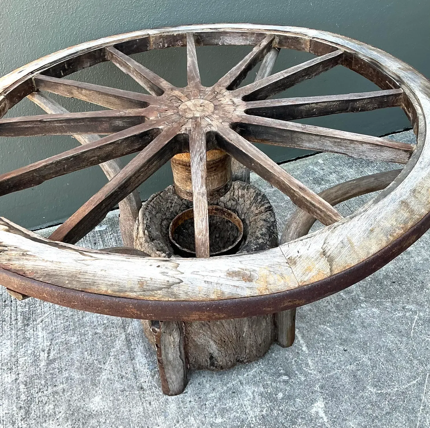 Vintage Primitive Wagon Wheel Dining Table Pedestal — additional photo 3