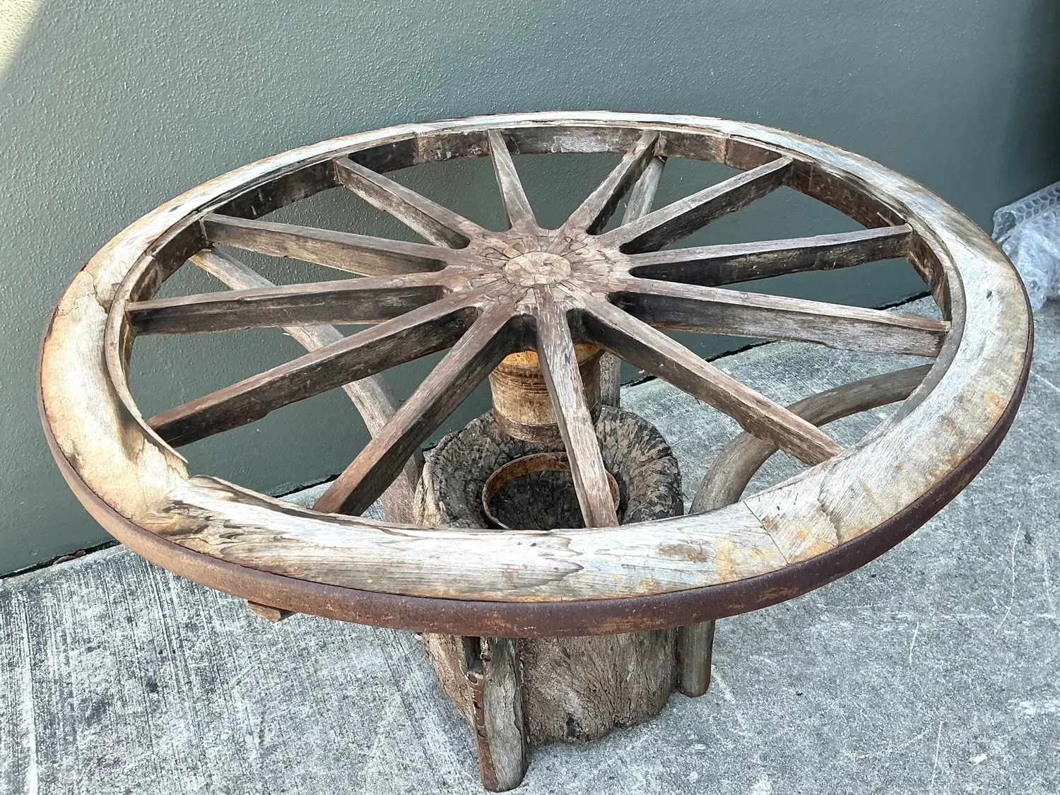 Vintage Primitive Wagon Wheel Dining Table Pedestal — additional photo 4