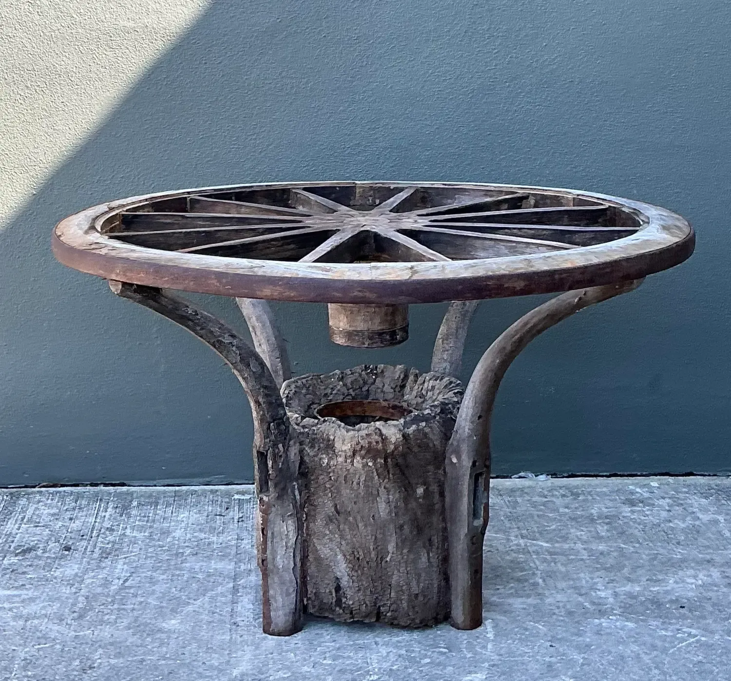 Vintage Primitive Wagon Wheel Dining Table Pedestal — additional photo 5