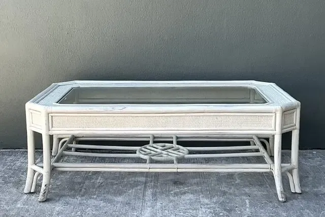 Vintage Rattan Fretwork Medallion Coffee Table — additional photo 2