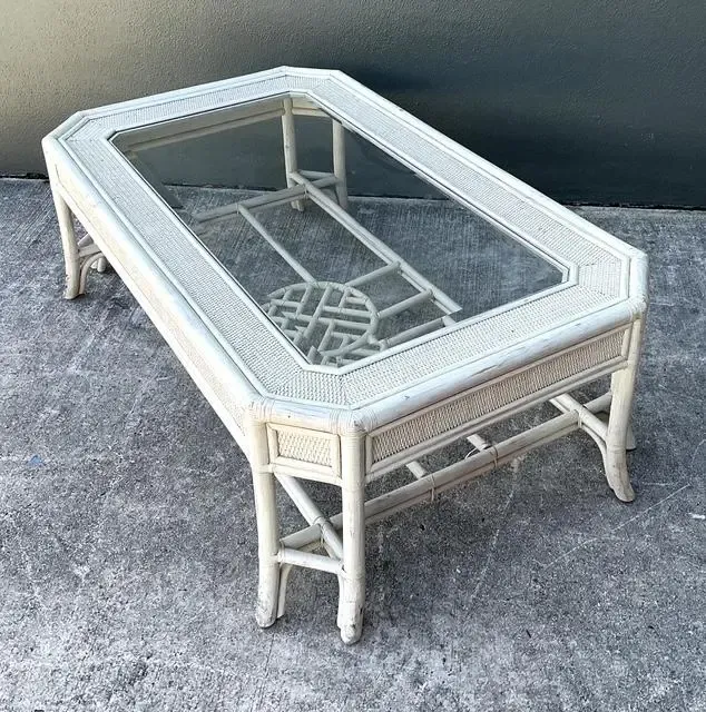 Vintage Rattan Fretwork Medallion Coffee Table — additional photo 4