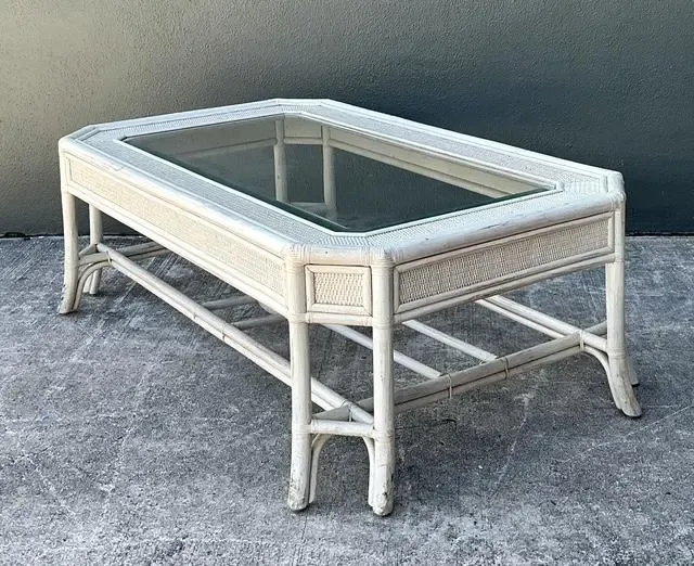 Vintage Rattan Fretwork Medallion Coffee Table — additional photo 5