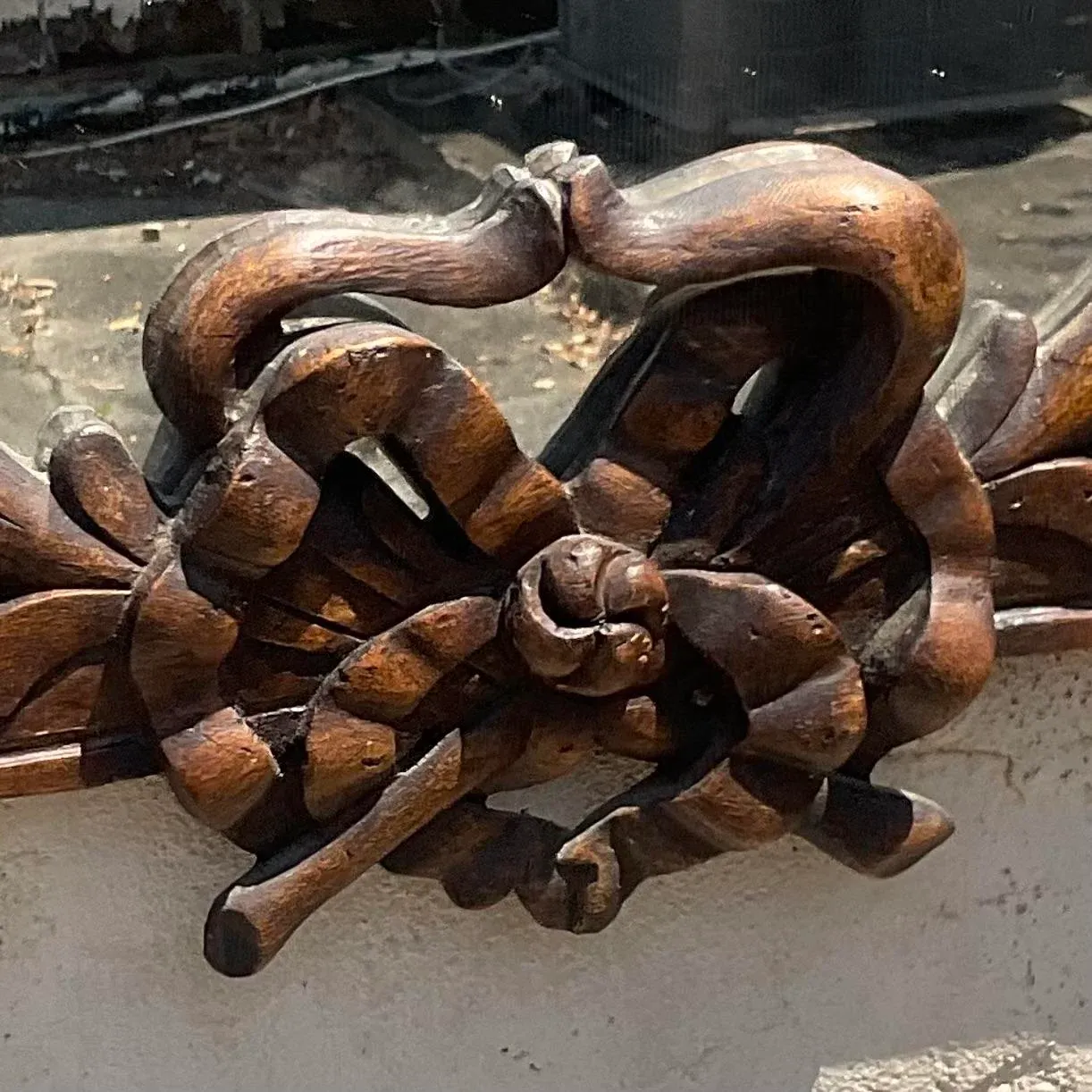Vintage Regency Carved Bow and Lily Mirror — additional photo 4