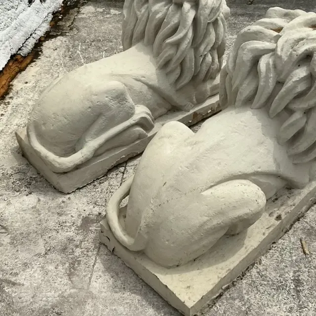 Vintage Regency Cast Concrete Lions - Set of 2 — additional photo 5