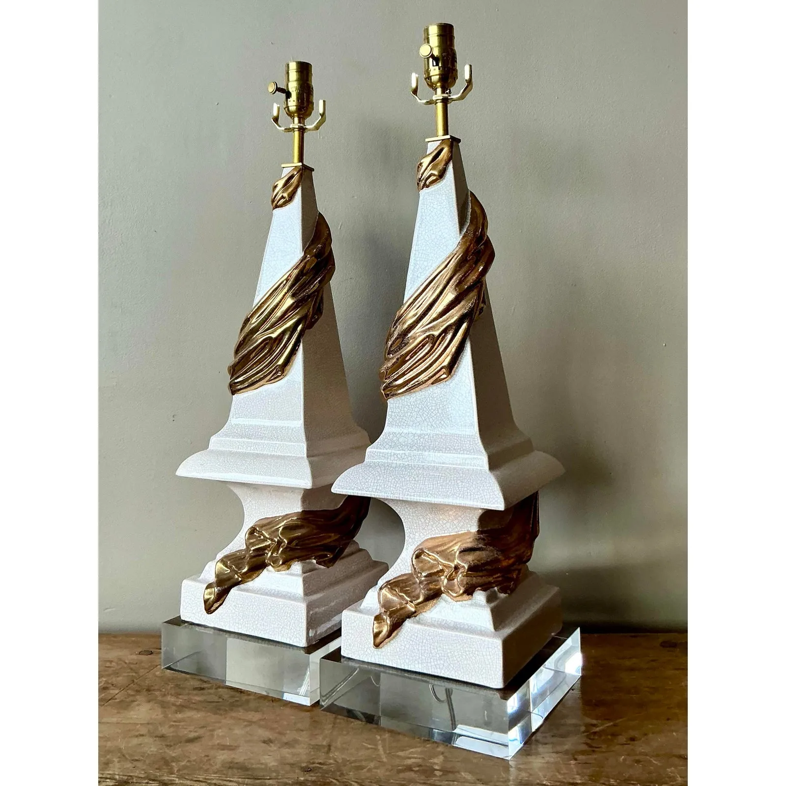 Vintage Regency Draped Swag Glazed Ceramic Lamps - A Pair — additional photo 3
