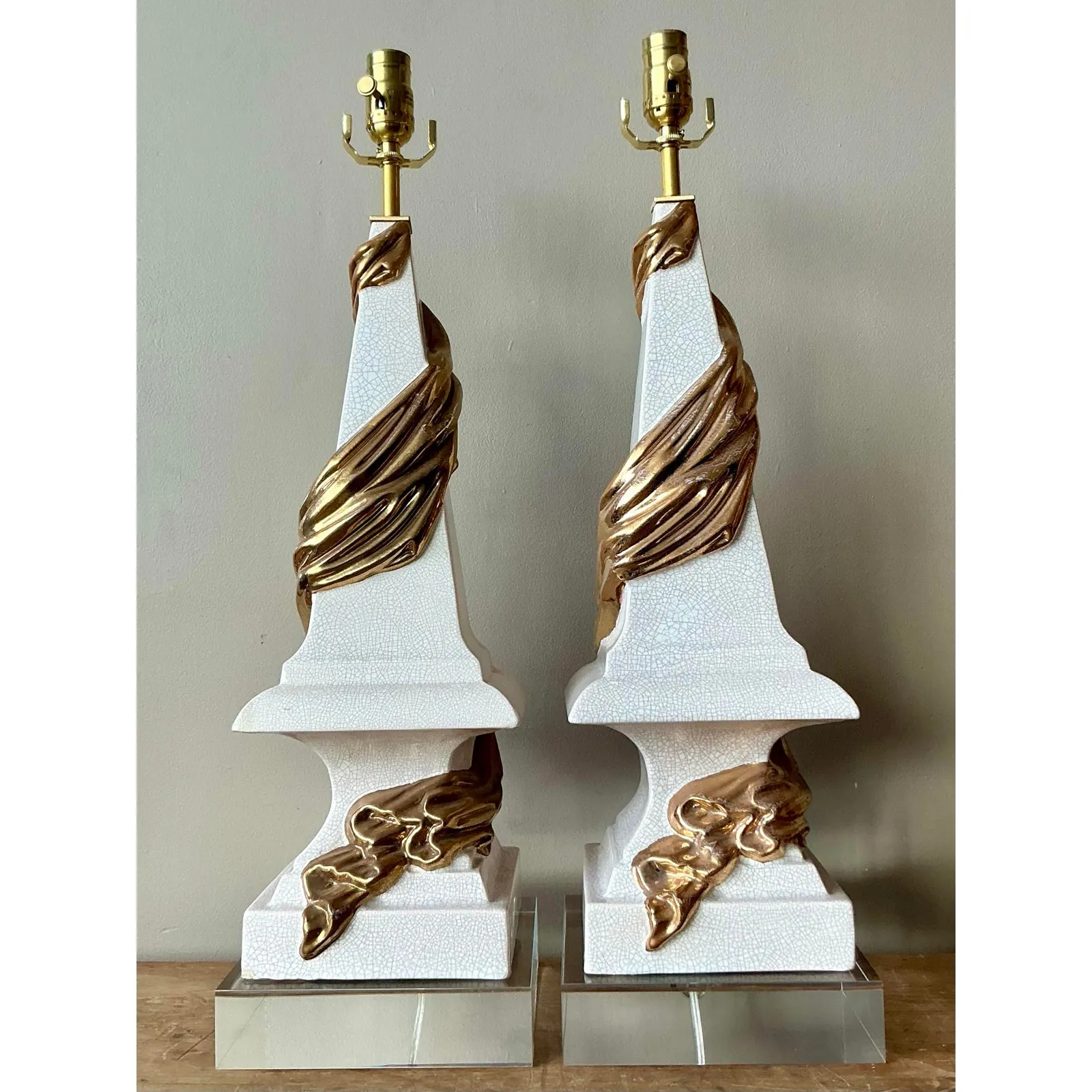 Vintage Regency Draped Swag Glazed Ceramic Lamps - A Pair — additional photo 5