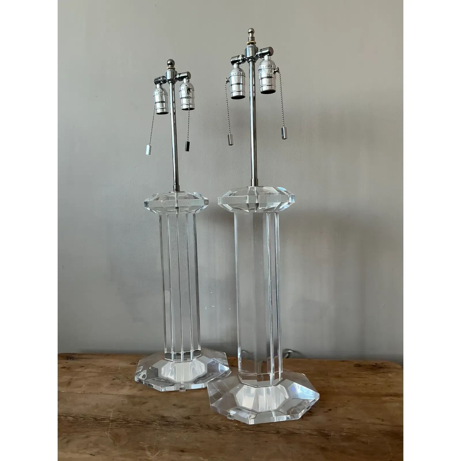 Vintage Regency Lucite Column Lamps - A Pair — additional photo 2