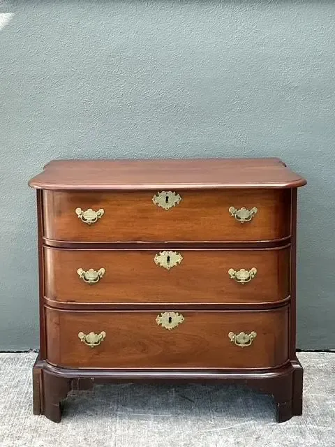 Vintage Regency Mahogany Bow Front Chest of Drawers — additional photo 3