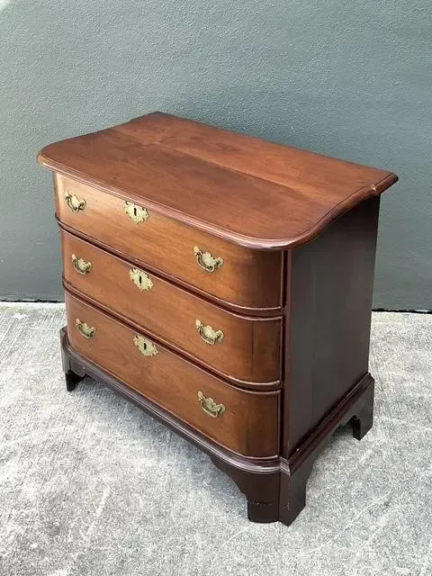 Vintage Regency Mahogany Bow Front Chest of Drawers — additional photo 6