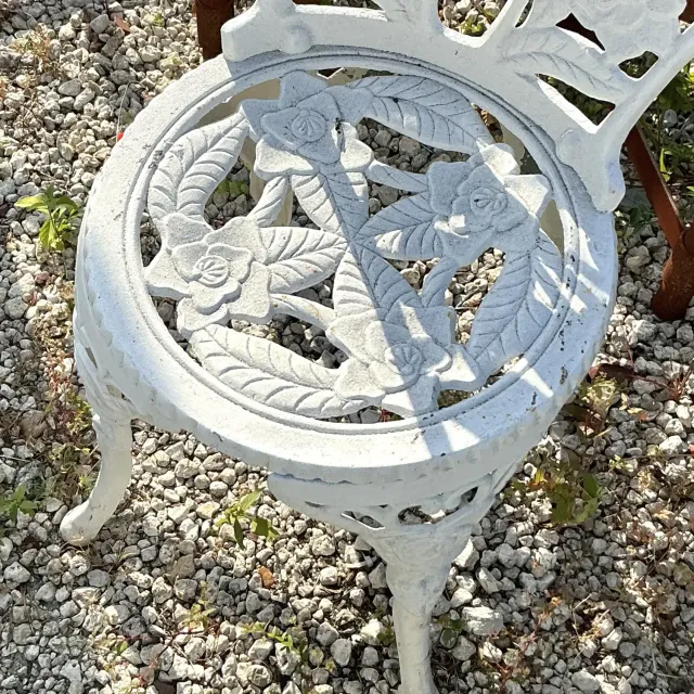 Vintage Regency Rose Garden Wrought Iron Table and Two Chairs - Set of 3 — additional photo 7