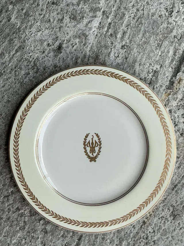 Vintage Regncy Homer Laughlin “Williamsburg Inn” Laurel Leaf China - Set of 12 — additional photo 4