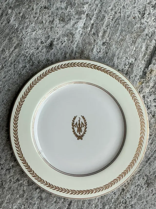 Vintage Regncy Homer Laughlin “Williamsburg Inn” Laurel Leaf China - Set of 12 — additional photo 5