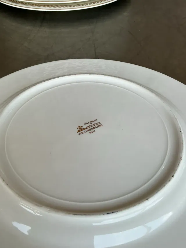Vintage Regncy Homer Laughlin “Williamsburg Inn” Laurel Leaf China - Set of 12 — additional photo 7