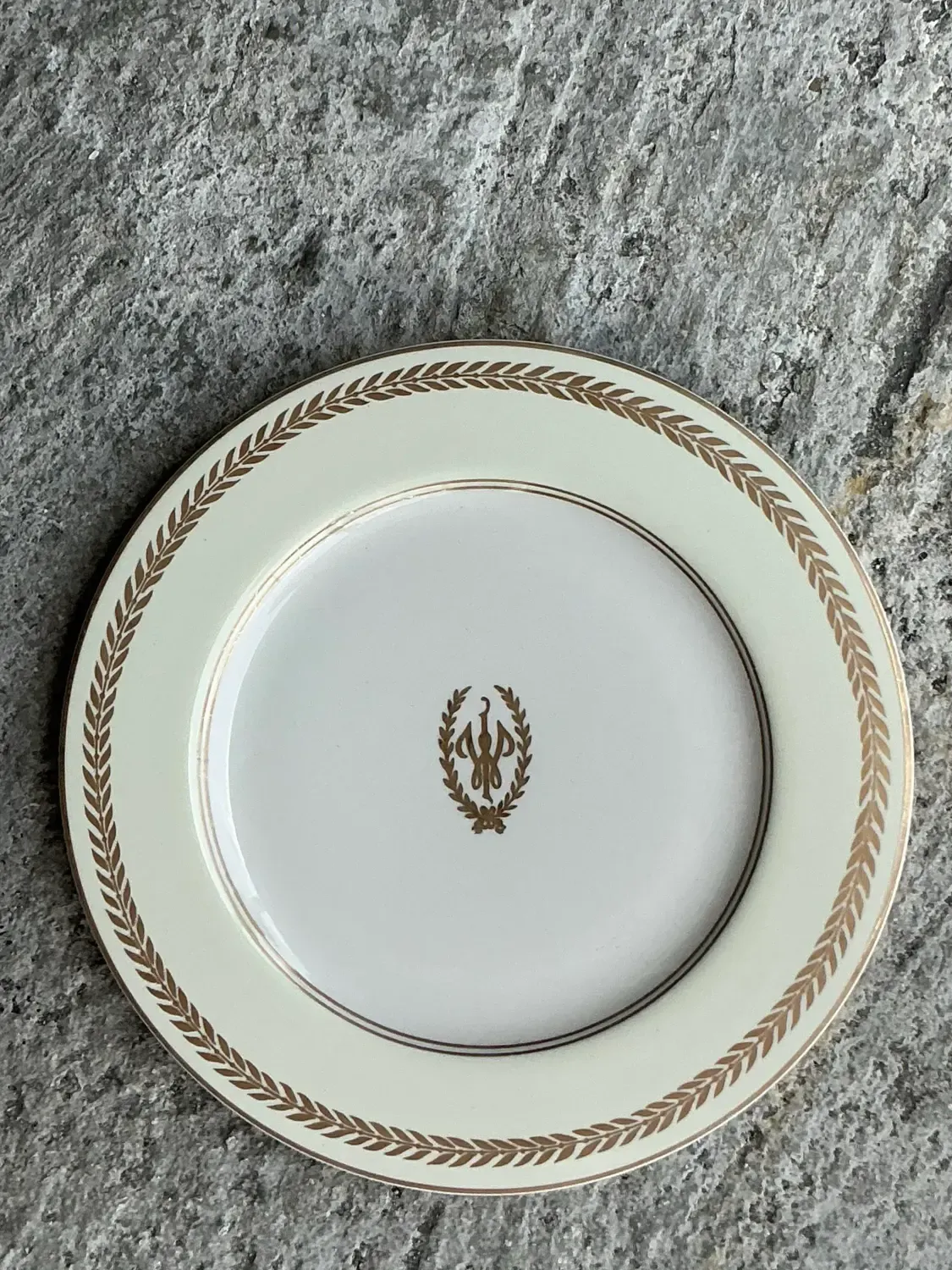 Vintage Regncy Homer Laughlin “Williamsburg Inn” Laurel Leaf China - Set of 12 — additional photo 8