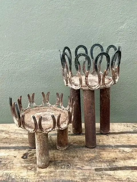 Vintage Rusty Horseshoe Plant Stand — additional photo 3