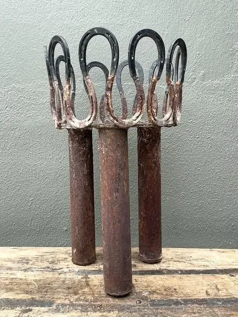 Vintage Rusty Horseshoe Tall Plant Stand — additional photo 2
