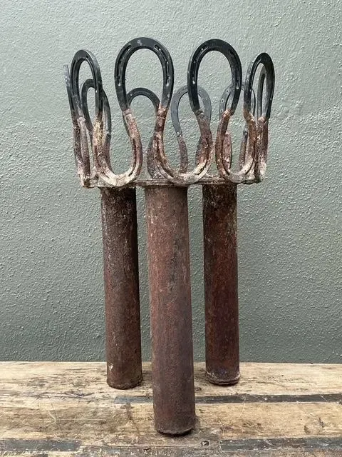 Vintage Rusty Horseshoe Tall Plant Stand — additional photo 3