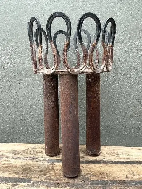 Vintage Rusty Horseshoe Tall Plant Stand — additional photo 5