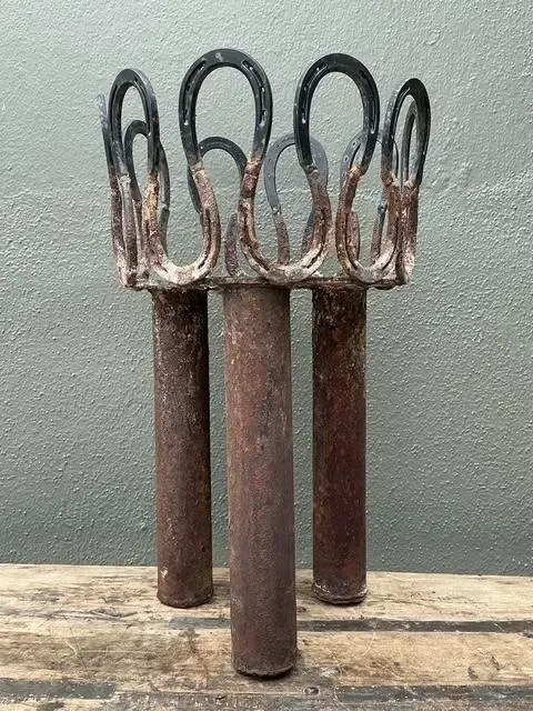Vintage Rusty Horseshoe Tall Plant Stand — additional photo 8