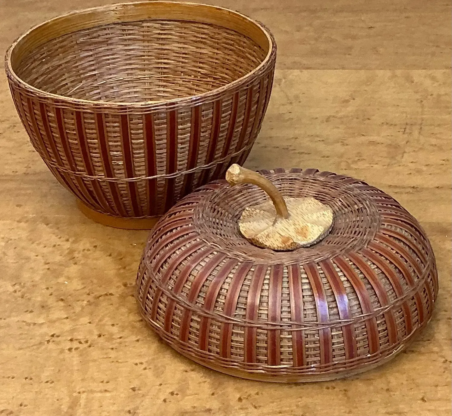 Vintage Shanghai Weave Rattan Lidded Apple — additional photo 4