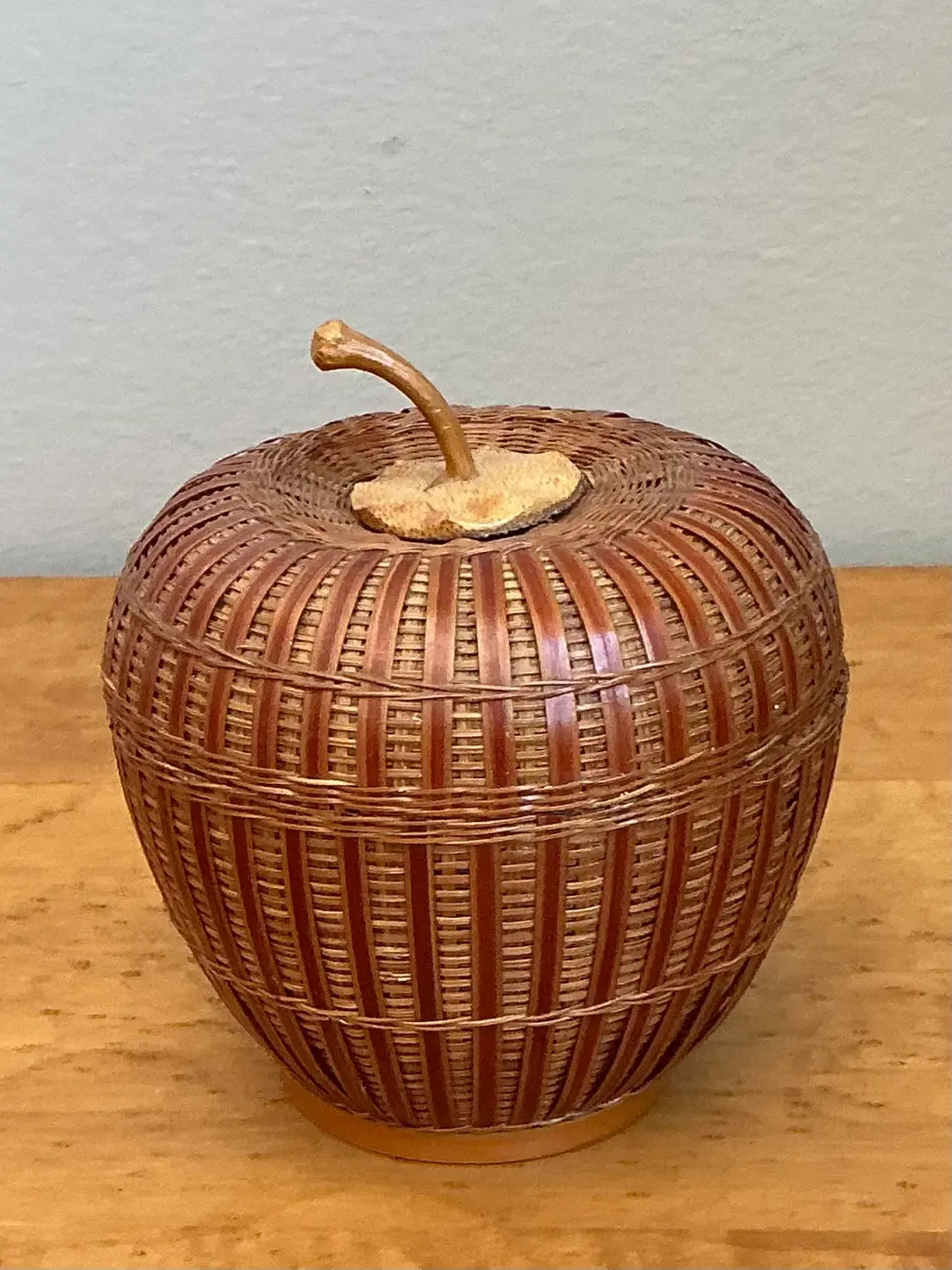 Vintage Shanghai Weave Rattan Lidded Apple — additional photo 6